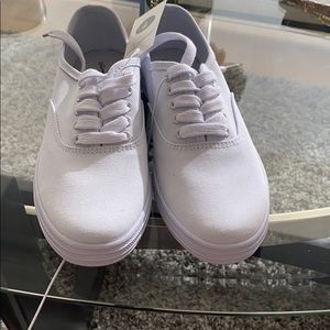 White sneakers - brand new!